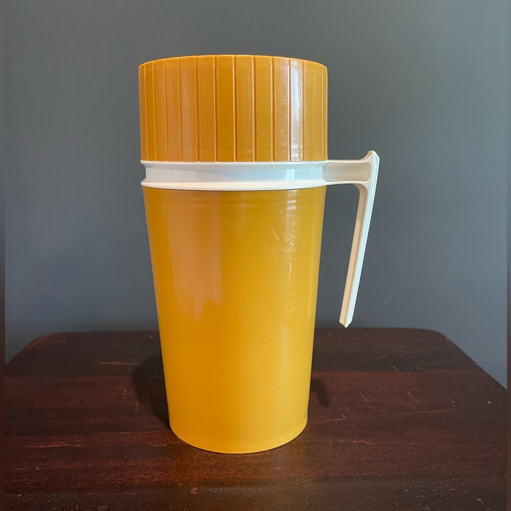Vintage Thermos pint size mustard yellow handle hot‎ or cold
